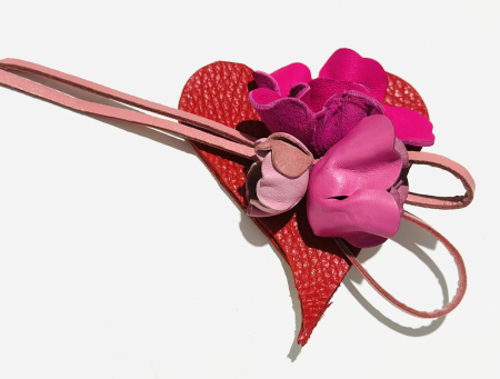 Broșe din piele naturala - Broșă Amor- M01