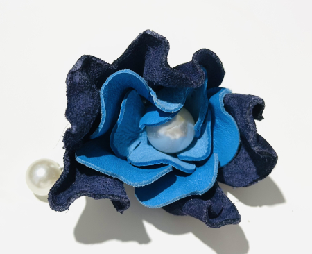 Broșe din piele naturala - Broșă Orchid “Deep Blue” - M02