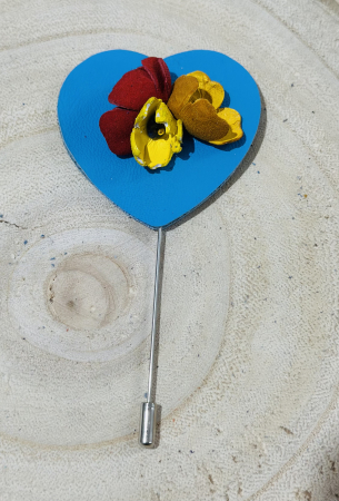 Broșe din piele naturala - Brsoa inima cu flori mici