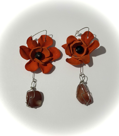 Cercei din piele naturala - Cercei floare portocalie