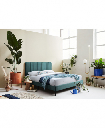 Pat tapitat Emerald cu catifea verde, 160x200, cadru din lemn cu somiera fixa [1]