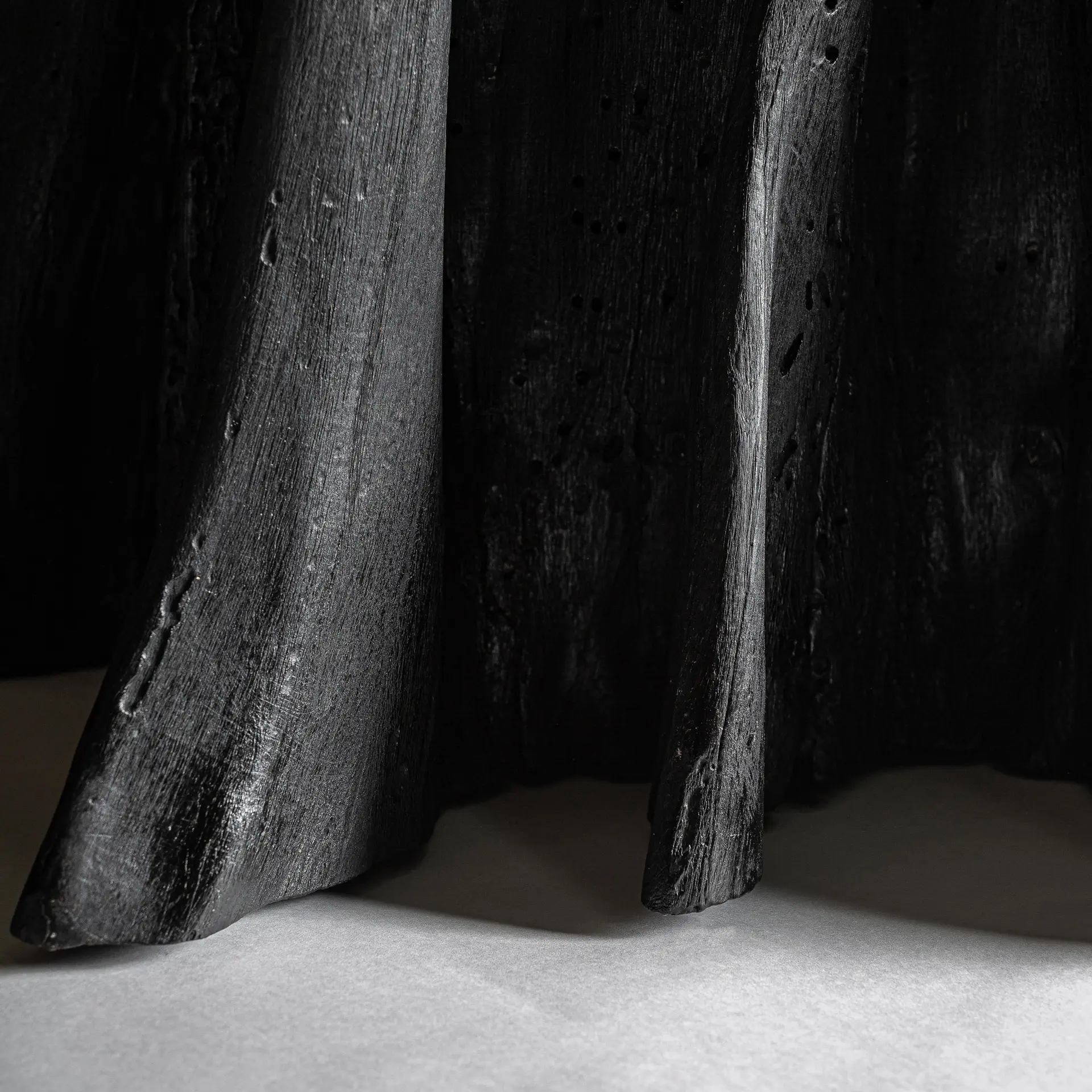 Sculptura de Podea Kaine din Lemn de Suar Negru, 120x120x417cm, VicalHome 38344 VicalHome 38344 [23]