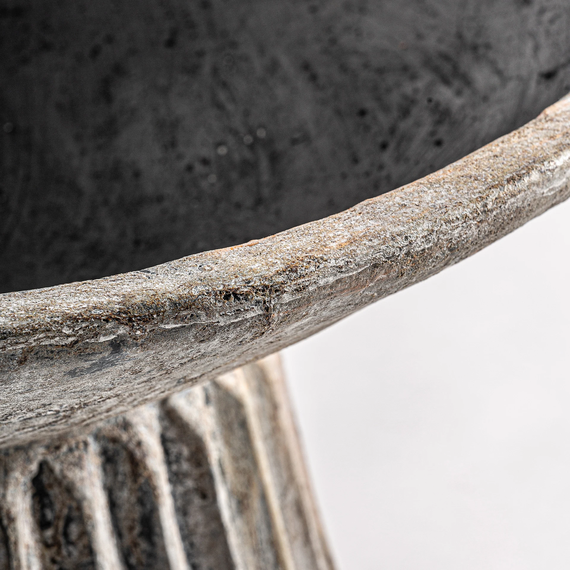 Vaza amphora plisata din piatra VicalHome 33974 [9]