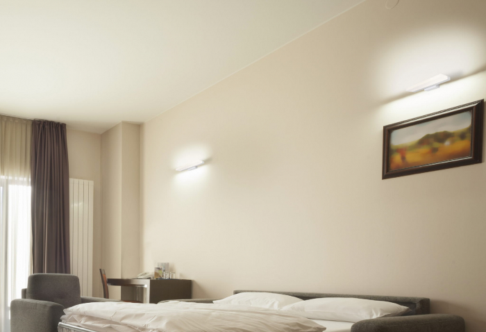 Aplica perete liniara alba iluminare LED Vilen 59x11x5,5 cm metal/acril, W0149 - Maxlight [2]