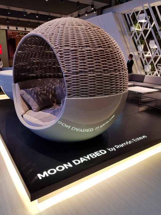 Baldachin lux sferic gradina/piscina Ulm Moon Ø200 cm cu acoperis impletit, iluminare LED optionala, 54279 - Vondom [6]
