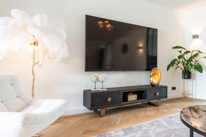 Comoda TV premium cu 2 sertare Bever, 190 cm, din furnir stejar cu picioare metal, 7483 - Richmond Interiors [6]