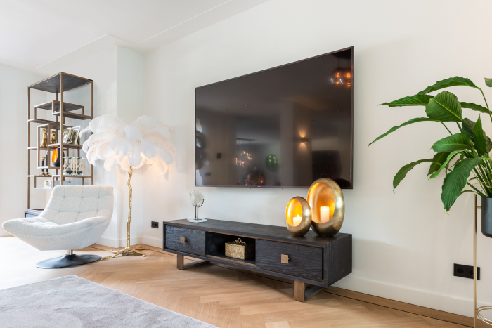 Comoda TV premium cu 2 sertare Bever, 190 cm, din furnir stejar cu picioare metal, 7483 - Richmond Interiors [8]