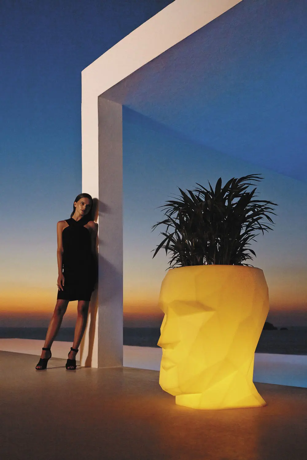 Ghiveci flori LED Adan Planter 49x68x70 cm, forma sculptura fata geometrica, 49060A - Vondom [8]