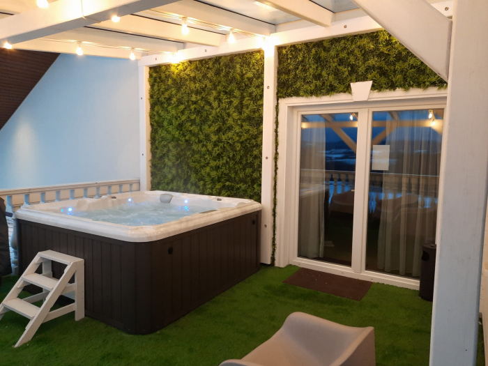 Green Wall Ruskus 40x60 [6]