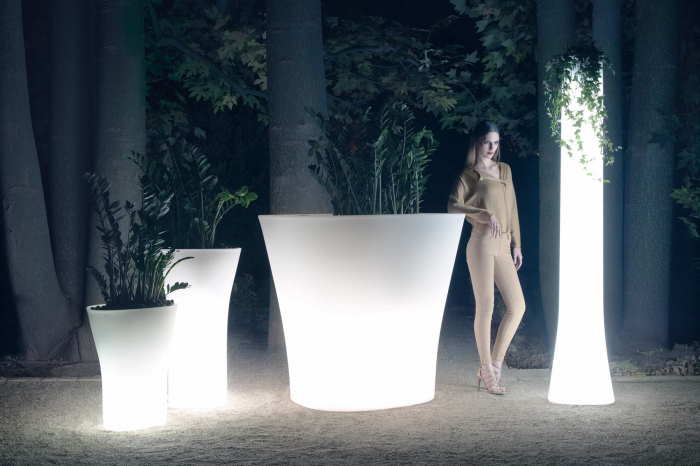 Jardiniera inalta decorativa gradina cu iluminare LED Bones 132x114x120 cm, design modern minimalist, 57004A - Vondom [4]