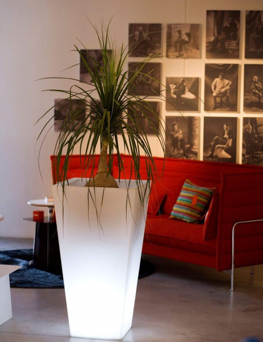 Jardiniera inalta patrata cu iluminare LED High Square Cone 35x35x100 cm, design minimalist, 41235A - Vondom [5]