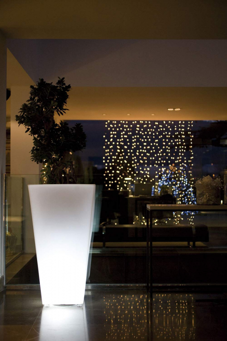 Jardiniera inalta patrata cu iluminare LED High Square Cone 35x35x100 cm, design minimalist, 41235A - Vondom [4]