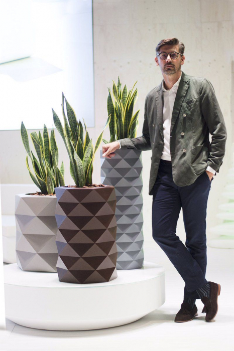 Jardiniera rotunda decorativa cu iluminare LED Marquis Ø30x86 cm, forme geometrice, 47084A - Vondom [7]