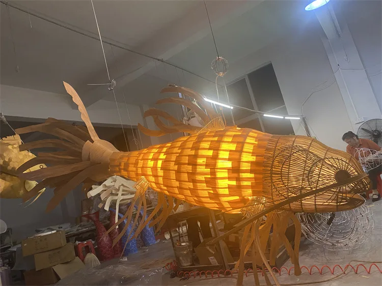 Koi – Candelabru sculptural pește koi, lemn natural, LED, diverse dimensiuni [2]