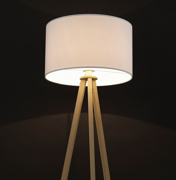 Lampa alba de podea TRIVET cu design modern 3 picioare / lemn / material, FL00380WHNA - Kokoon [16]