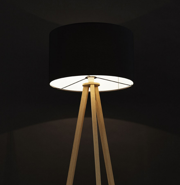 Lampa neagra de podea TRIVET cu design modern 3 picioare / lemn / material, FL00320BLNA - Kokoon [16]