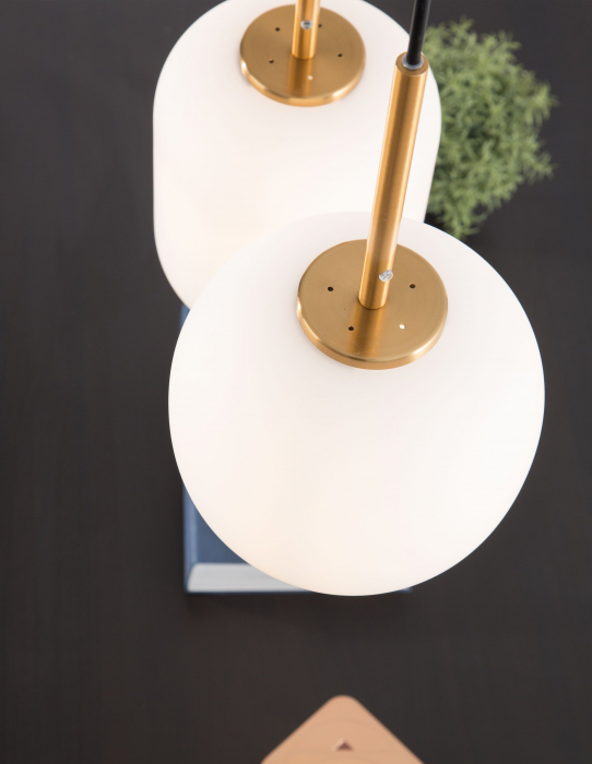 Lustra moderna liniara 3 pendule diferite alb cu auriu Felicia 53 cm, sticla/metal, 9624067 - Novaluce [4]