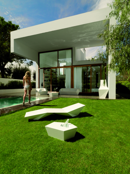 Masa cafea iluminare LED Faz 105x85x32 cm, design modern geometric cu loc frapiera, 54007 - Vondom [41]
