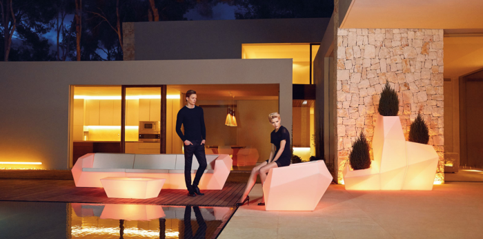 Masa cafea iluminare LED Faz 105x85x32 cm, design modern geometric cu loc frapiera, 54007 - Vondom [37]