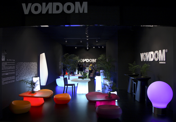 Masuta cafea iluminare LED Noma 118x100x44 cm polipropilena, loc frapiera, 45115A - Vondom [3]