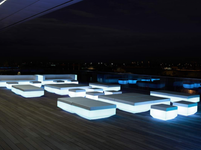 Masuta exterior iluminare LED Vela, diverse finisaje, 40x40x30 cm, design modern, 54041DY - Vondom [21]