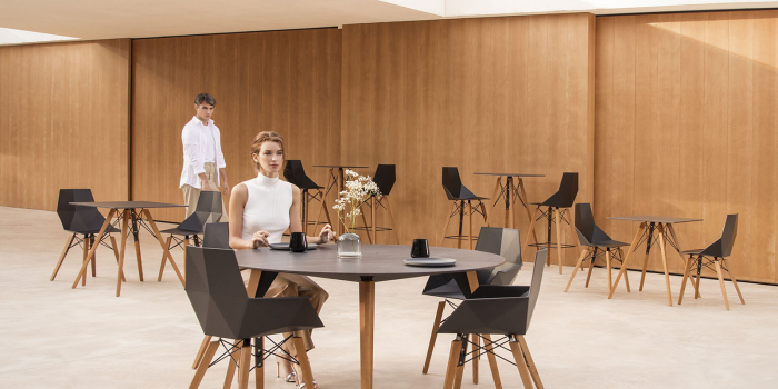 Scaun bar terasa Faz cu brate 57x51x102 cm picioare lemn, model geometric modern, 54304 - Vondom [3]