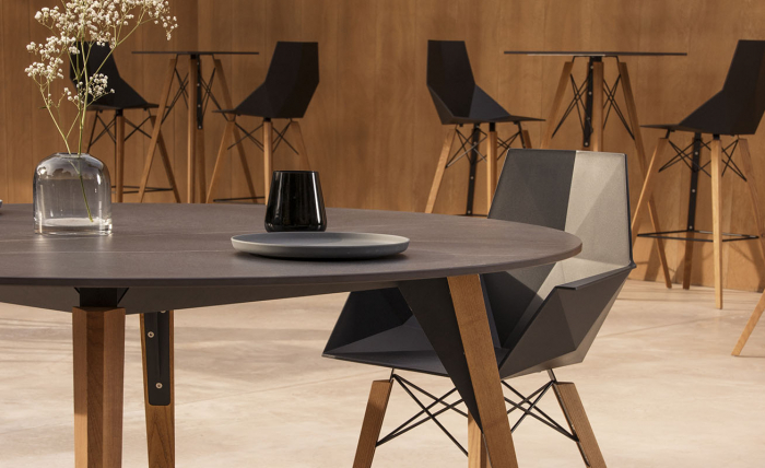 Scaun bar terasa Faz cu brate 57x51x102 cm picioare lemn, model geometric modern, 54304 - Vondom [4]