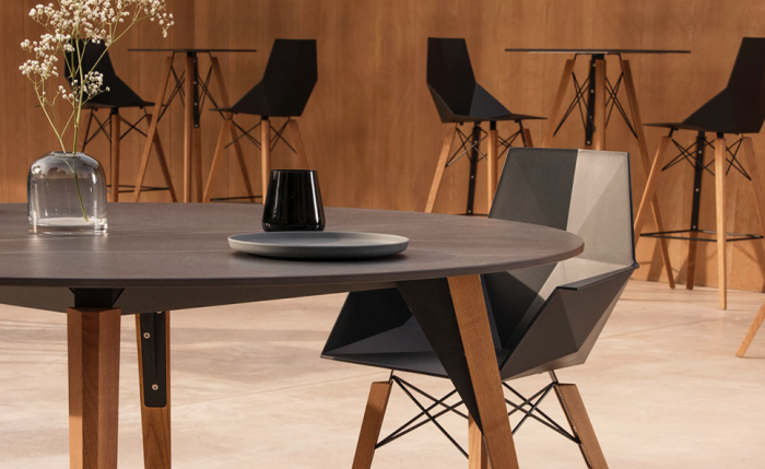 Scaun exterior Faz cu brate, model modern geometric, picioare lemn, 54294 - Vondom [10]