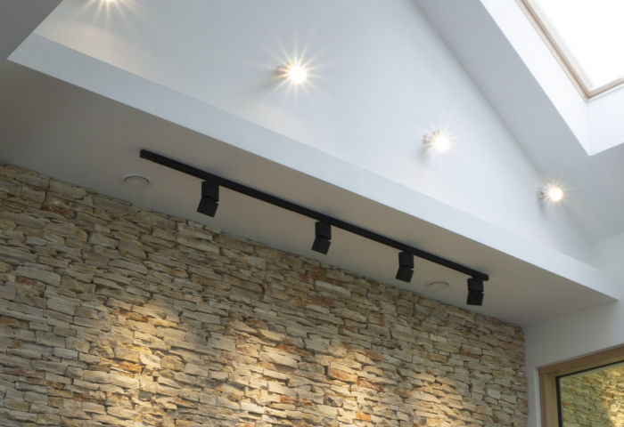 Spot pe sina ajustabil negru iluminare LED Akan 11x3,5x16,3 cm din metal, adaptor trifazic, S0002 - Maxlight [2]