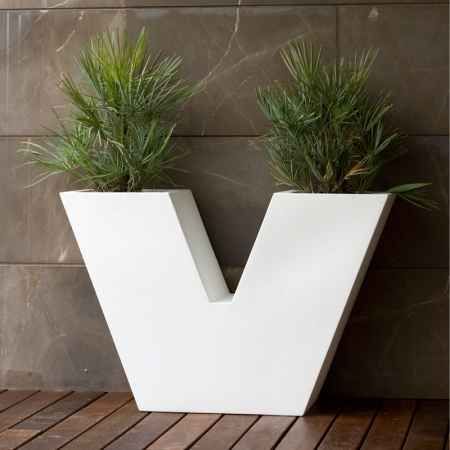 Jardiniera decorativa LED in forma de „V” Uve 120x40x80 cm, design modern premium, 43340A - Vondom [4]