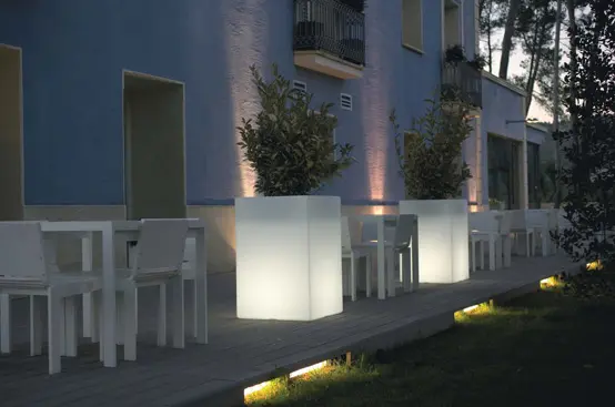Jardiniera gradina forma inalta cub LED Cube High 60x60x90 cm, 41460A - Vondom [3]