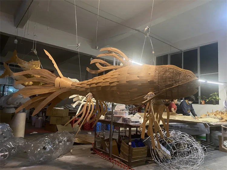 Koi – Candelabru sculptural pește koi, lemn natural, LED, diverse dimensiuni [2]