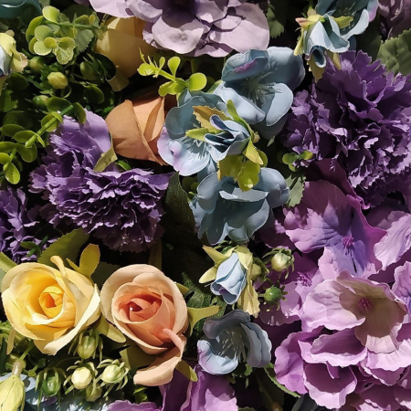 Litera realizata la comanda prin Fuziune de flori cu verdeata inaltime 60 cm [3]