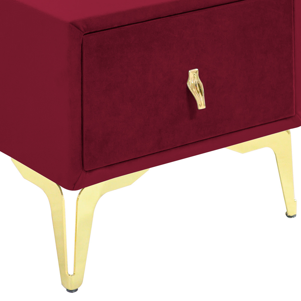 Noptiera tapitata visiniu, cu picioare aurii [4]