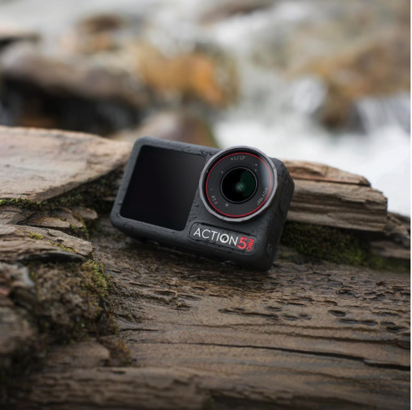 Cameră sport DJI Osmo Action 5 Pro Essential Combo, impermeabilă, senzor 1/1.3 inch, filmare 4K/120fps, negru, 211 [3]