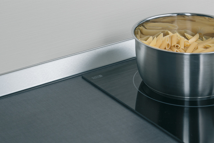 Profil negru antistrop 4000 mm. triunghiular 30x30 mm, din 2 piese [3]