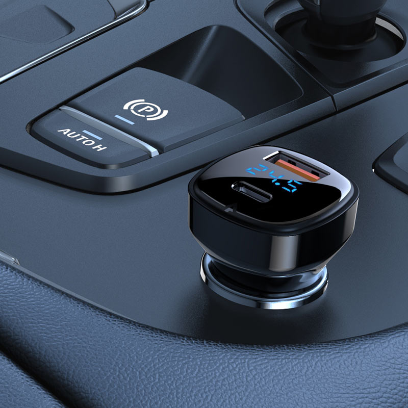 Автомобильное зарядное устройство B4 66W (USB-C + USB-A) с цифровым дисплеем – Быстрая и безопасная зарядка для всех устройств [5]