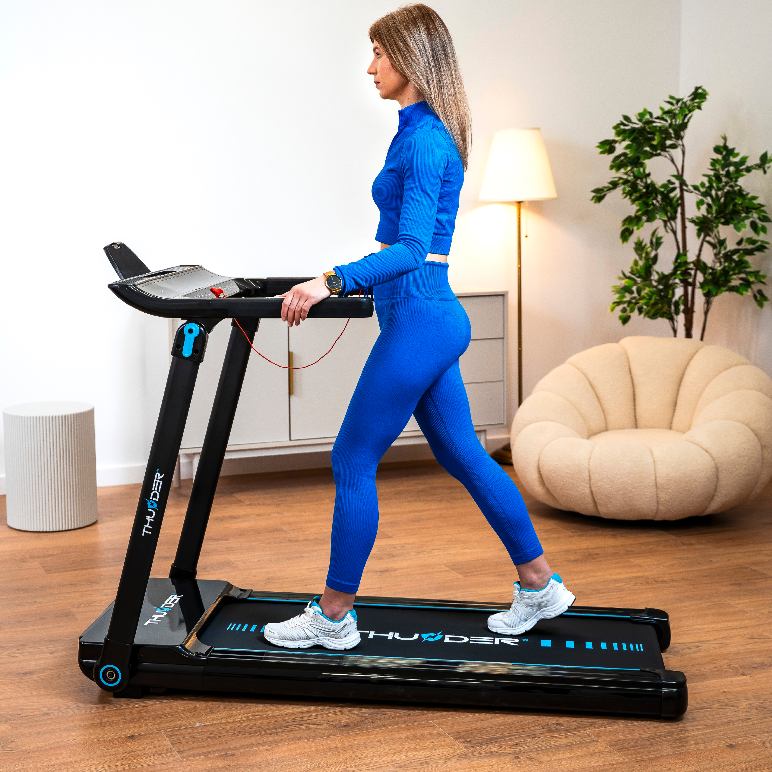 Bandă de alergare electrică THUNDER ULTRA-BLACK New – Performanță și rezistență pentru antrenamente intense [2]