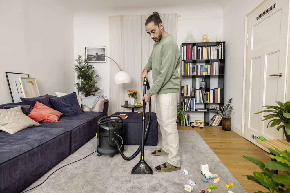 Aspirator cu spălare prin injecție-extracție Kärcher SE 4 Go!Further (1000W, Ediție Limitată Negru, 25% Plastic Reciclat, Multifuncțional 3-în-1) [3]