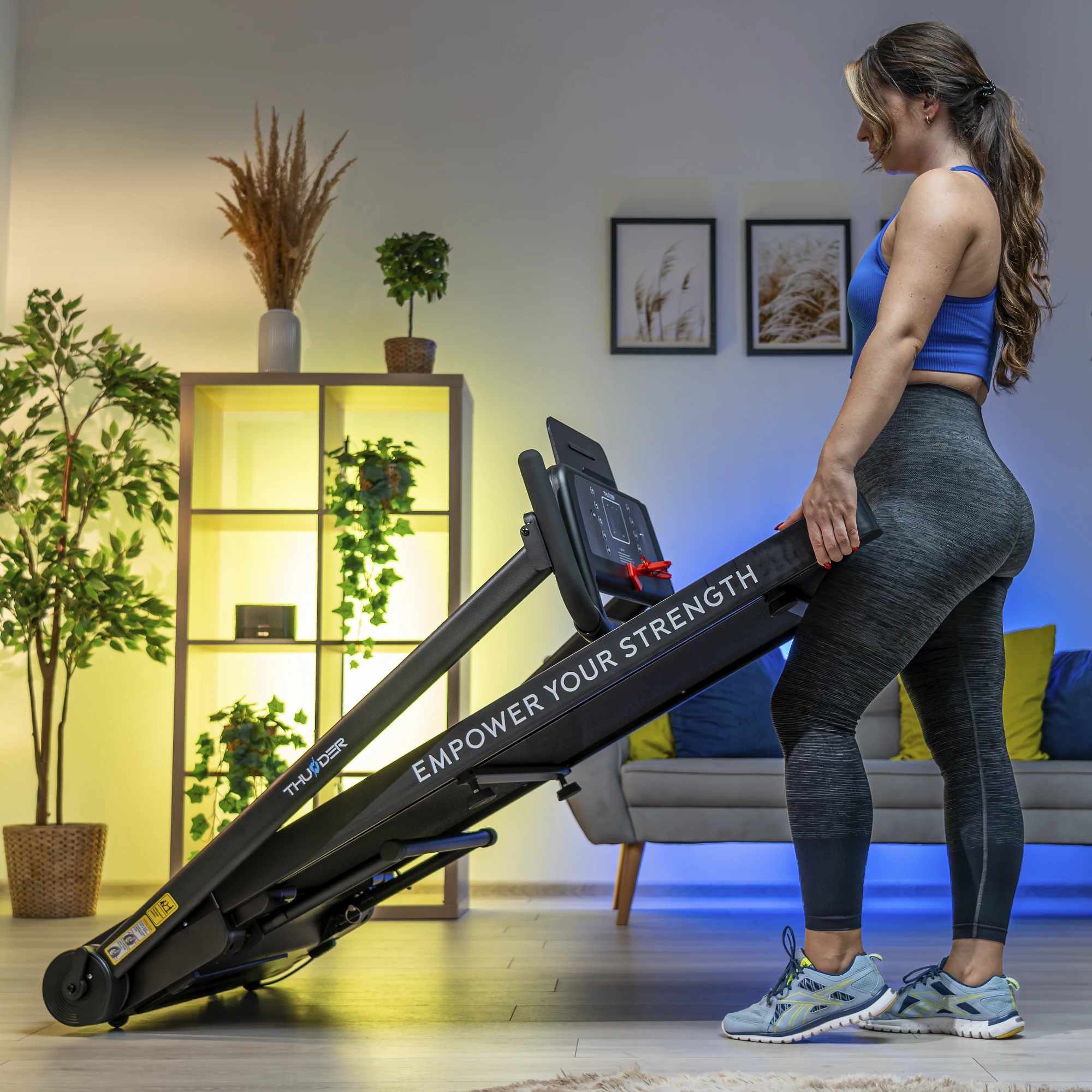 Bandă de alergare electrică Thunder REVO-BLACK – Antrenamente profesionale compacte și conectate acasă! [2]