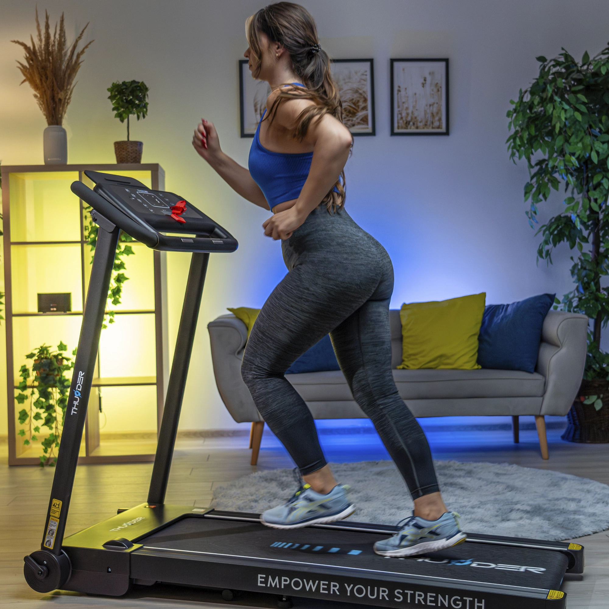 Bandă de alergare electrică Thunder REVO-BLACK – Antrenamente profesionale compacte și conectate acasă! [3]