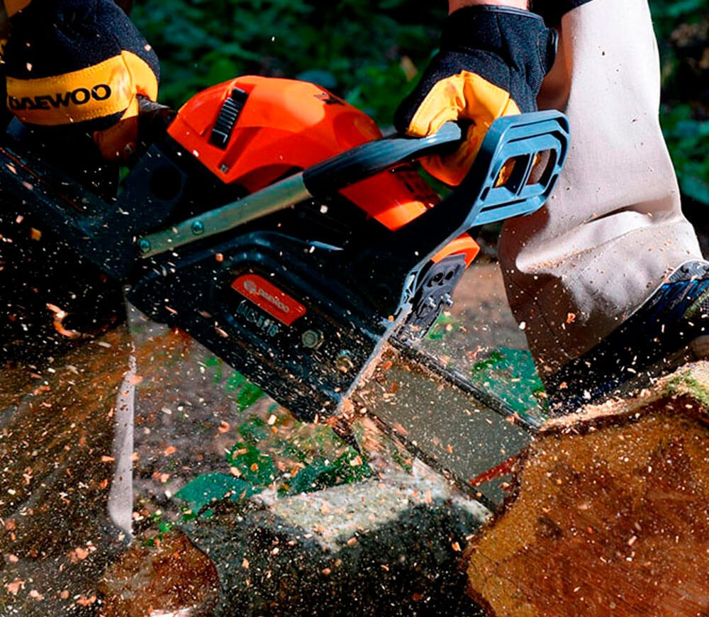 Fierăstrău cu lanț pe benzină DAEWOO DACS 5218XT (52 cm³, 2,7 CP, Șină 45 cm, Pas 0,325", Easy Start, Mod de iarnă) [9]