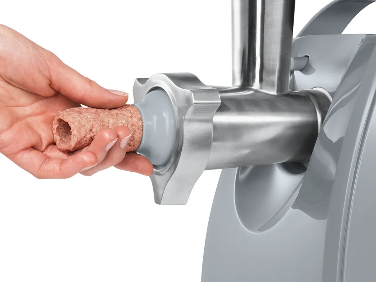 Meat Mincer Bosch MFW66020Putere:  1800 WMaterialul carcasei:  Plastic Capacitatea de mărunșire :  3 kg/mFuncție revers:  ДаAccesoriu pentru cârnați:  Да [8]