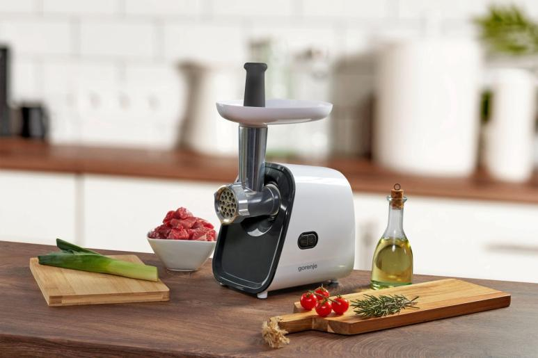 Meat Mincer Gorenje MG1500XGPutere:  1500 WMaterialul carcasei:  Metal, Plastic Capacitatea de mărunșire :  1,9 kg/mFuncție revers:  ДаProtecție la suprasarcină:  Да [3]
