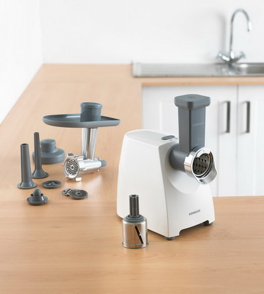 Meat Mincer Kenwood MG 360Putere:  1400 WMaterialul carcasei:  Plastic Capacitatea de mărunșire :  1,5 kg/mFuncție revers:  ДаProtecție la suprasarcină:  ДаAccesoriu pentru cârnați:  Да [7]