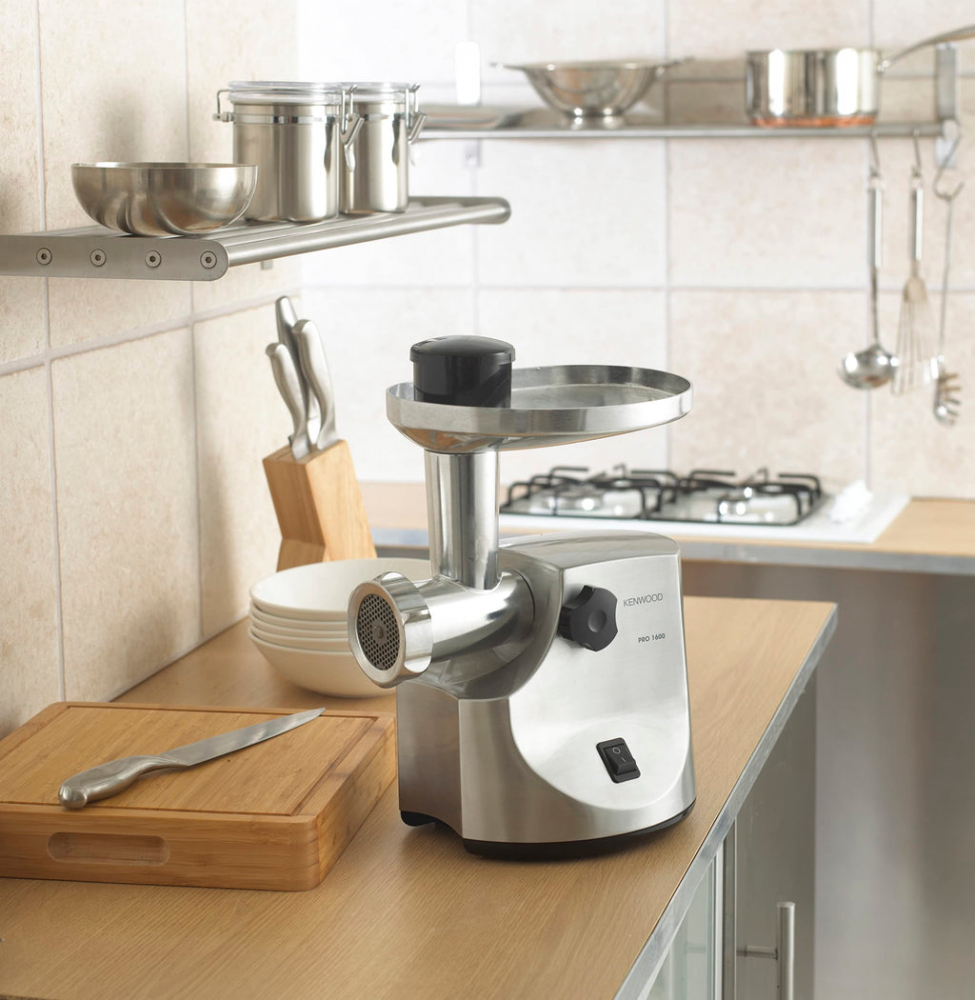 Meat Mincer Kenwood MG510, 2000W power output,3  perforated discs 3/4,5/8mm, sausage and kebbe stuffers, grinding speed 3kg / min, inox [6]