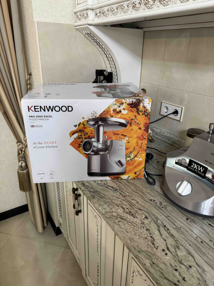 Meat Mincer Kenwood MG700, 2000W power output,3  perforated discs 3/4,5/8mm, sausage and kebbe stuffers, grinding speed 3kg / min, inox [4]