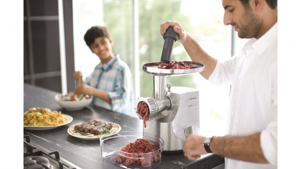 Meat Mincer Kenwood MG700, 2000W power output,3  perforated discs 3/4,5/8mm, sausage and kebbe stuffers, grinding speed 3kg / min, inox [5]