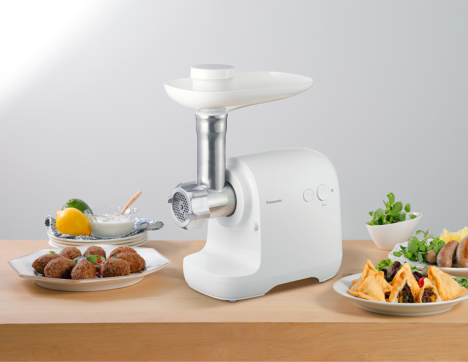 Meat Mincer Panasonic MK-GX1700WTQPutere:  1700 WMaterialul carcasei:  Plastic Capacitatea de mărunșire :  3 kg/mFuncție revers:  ДаProtecție la suprasarcină:  Да [4]