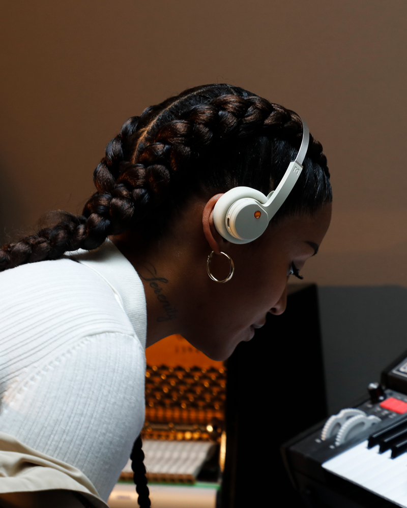 Mondo by Defunc On-Ear Headphone Greige [14]